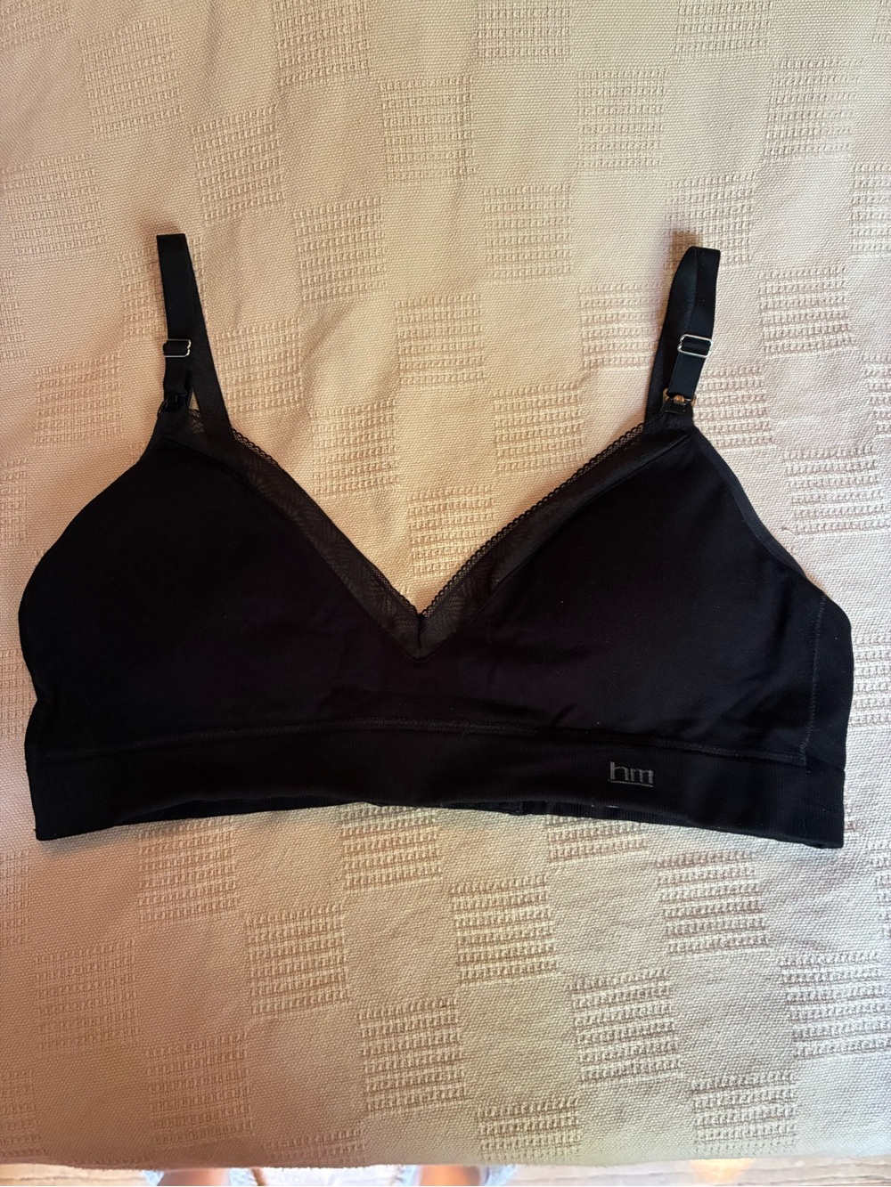 HOT MILK/Victoria Secret Black Soft Wireless Nursing Bralette with Mesh V Trim
